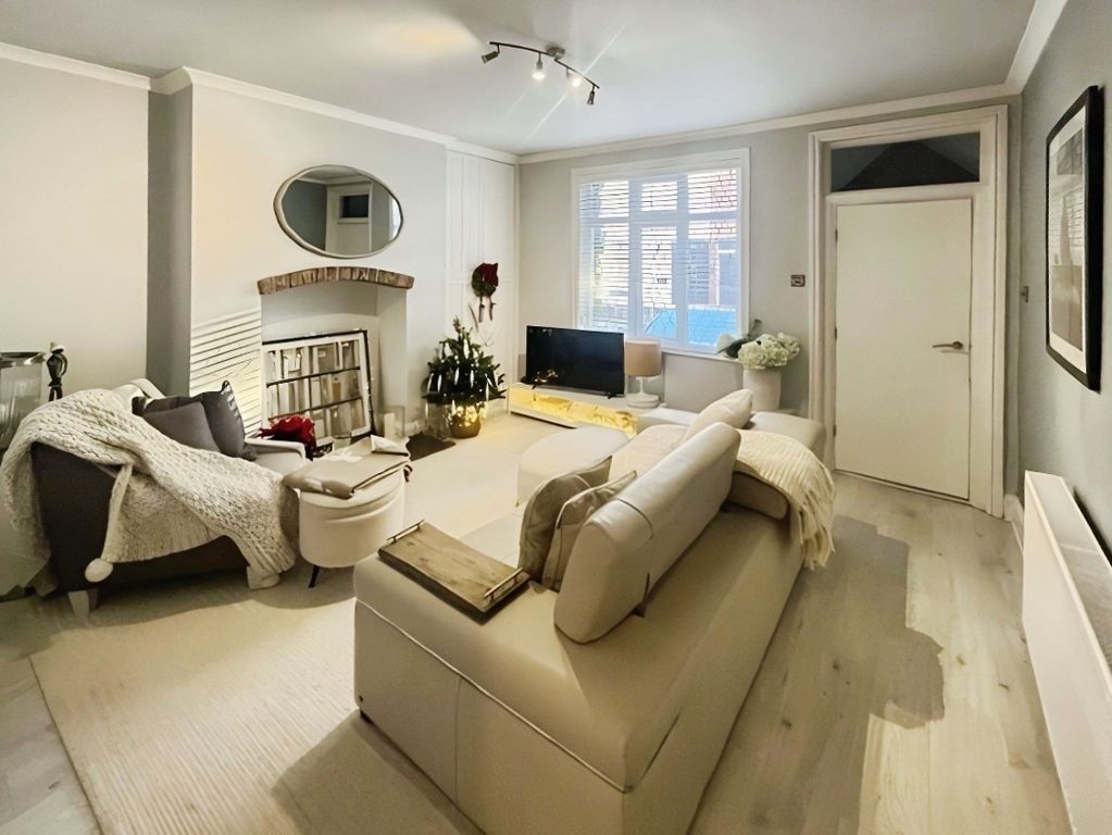 Property photo 2 of 17 Picture No. 25