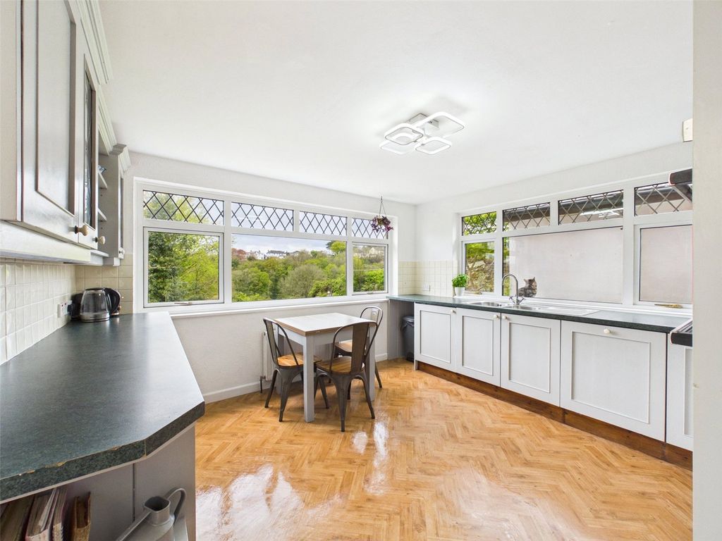 Property photo 2 of 19 Picture No. 16