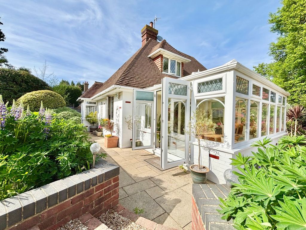 Property photo 2 of 31