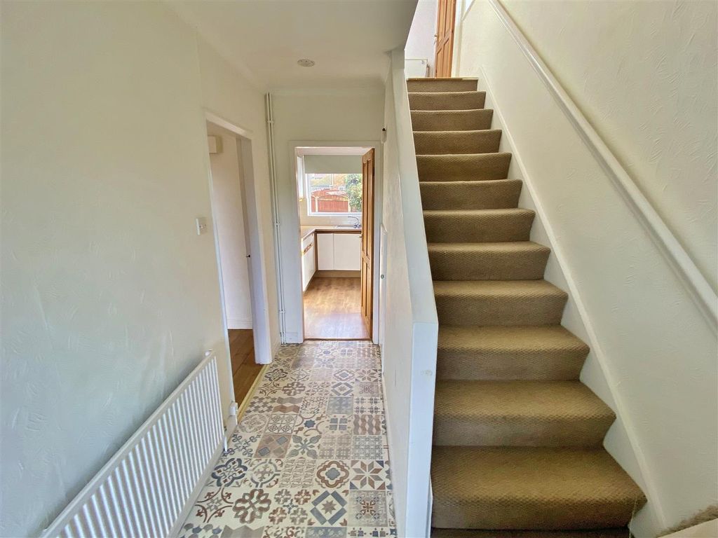 Property photo 2 of 14 Hallway