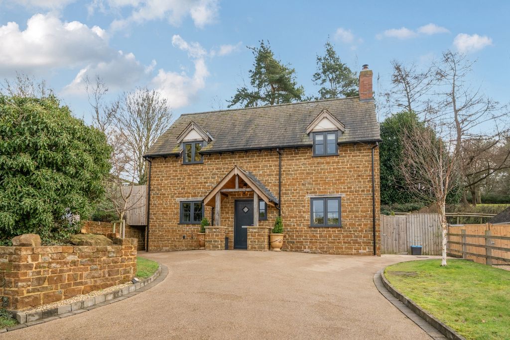 Property photo 1 of 25 1395661-19-695E65B69F09d