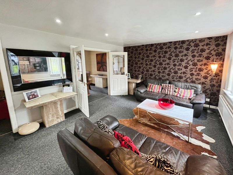 Property photo 2 of 18 Lounge