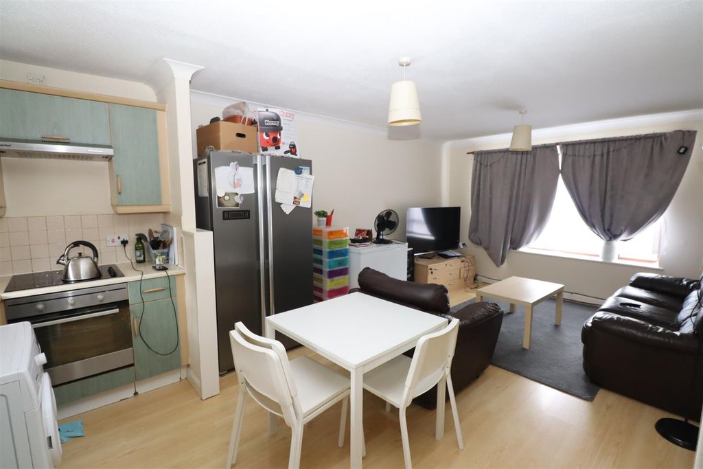 Property photo 2 of 7