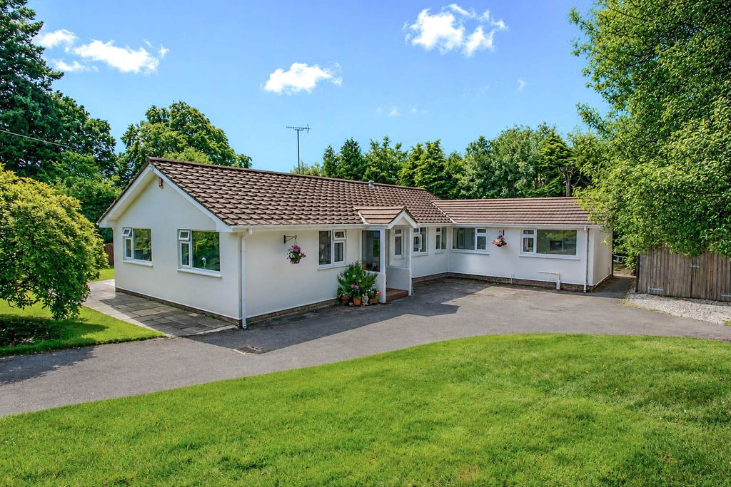3 bed bungalow for saleWest Hill Road, West Hill EX11