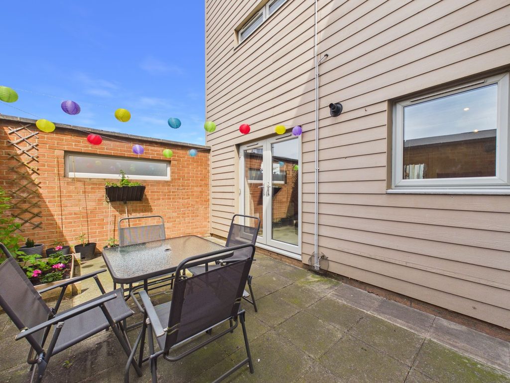 Property photo 3 of 10 External