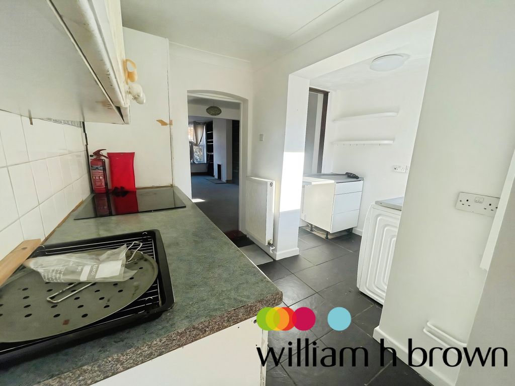 Property photo 3 of 7 Kitchen