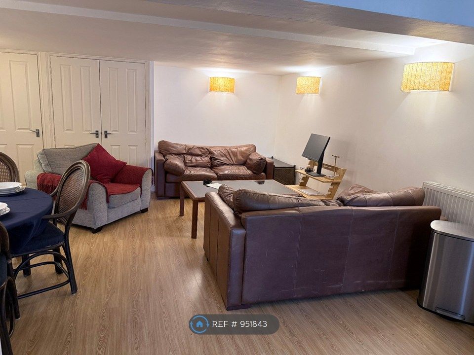 Property photo 2 of 10 Living Room