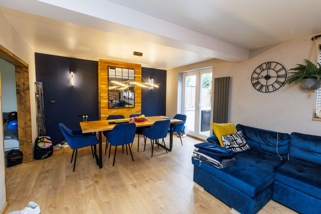 Property photo 3 of 14 11