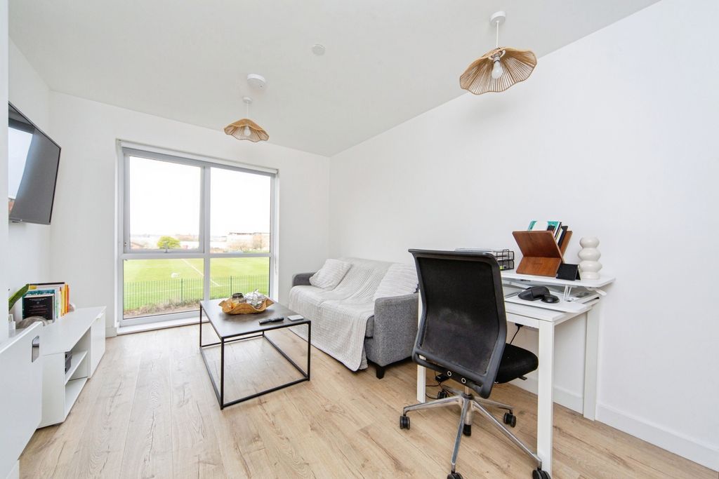 Property photo 3 of 18 Pbox-Img.Jpg