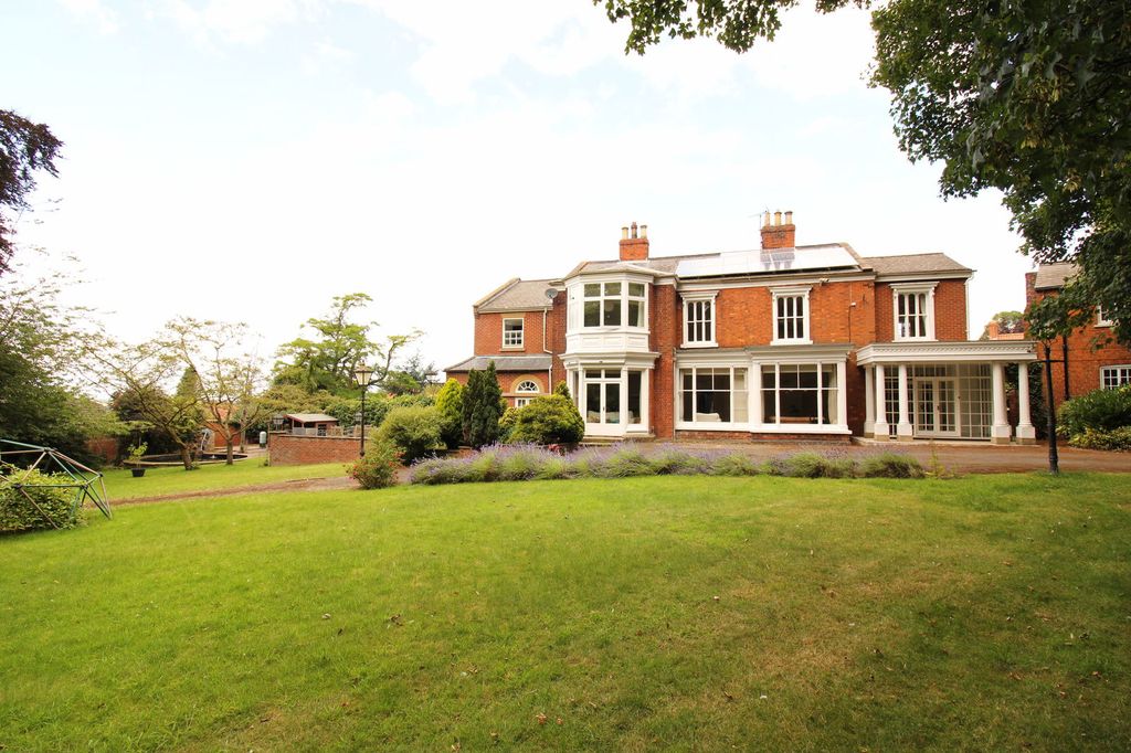 Property photo 1 of 33