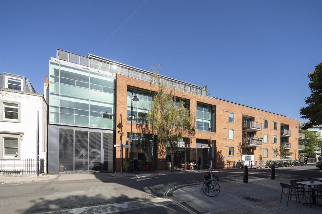 Property photo 1 of 2