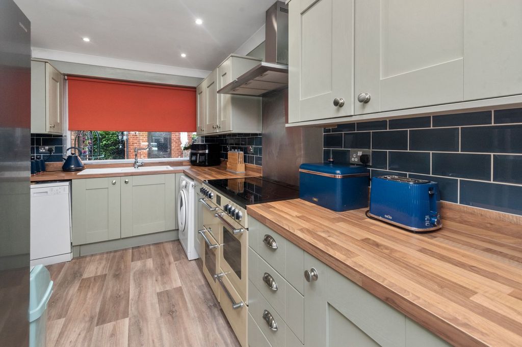 Property photo 3 of 37