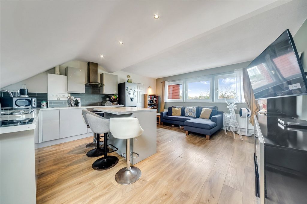 Property photo 2 of 16 Picture No. 12