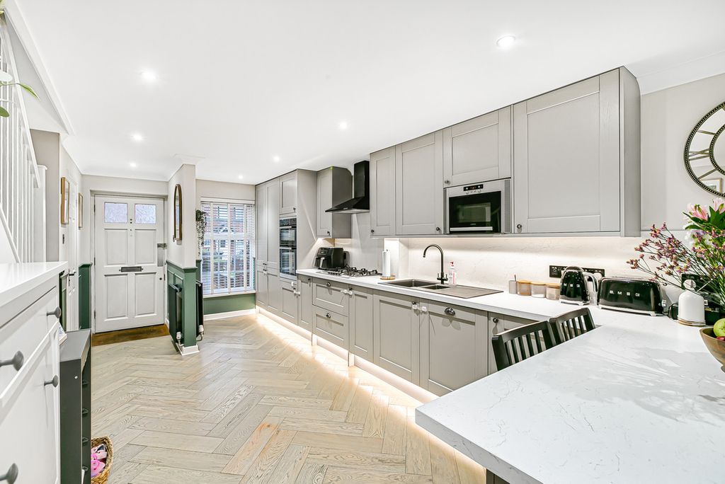 Property photo 3 of 23