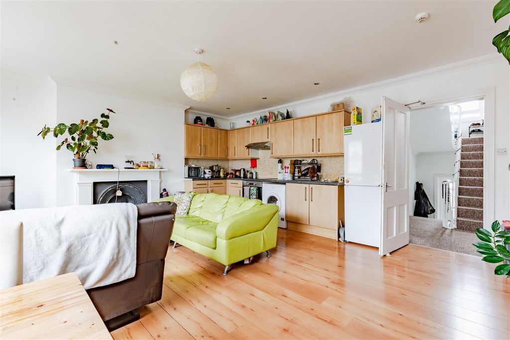 Property photo 3 of 8 Reception/Kitchen