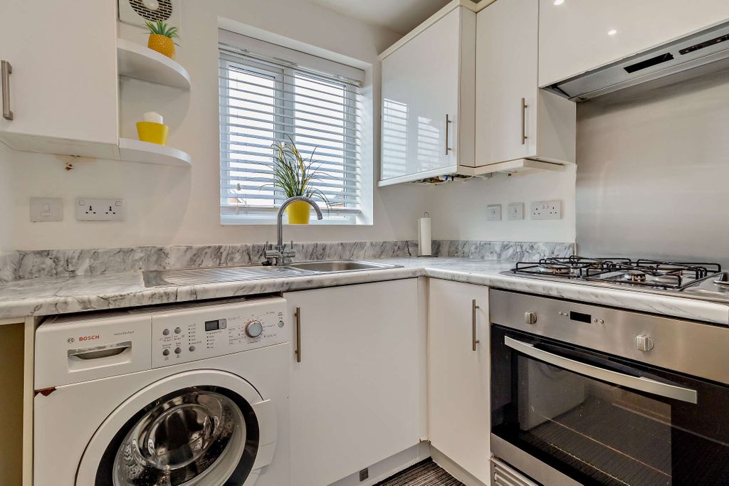 Property photo 3 of 13 Kitchen