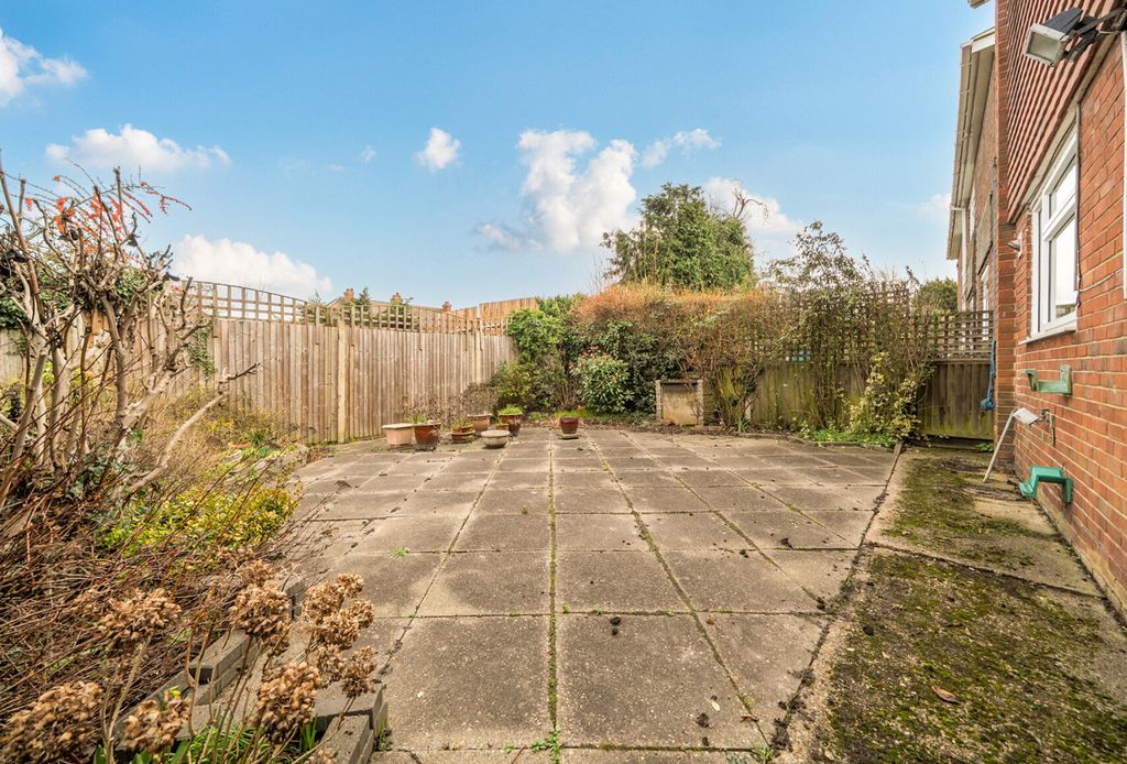 Property photo 2 of 12 1417163-13-699d78...