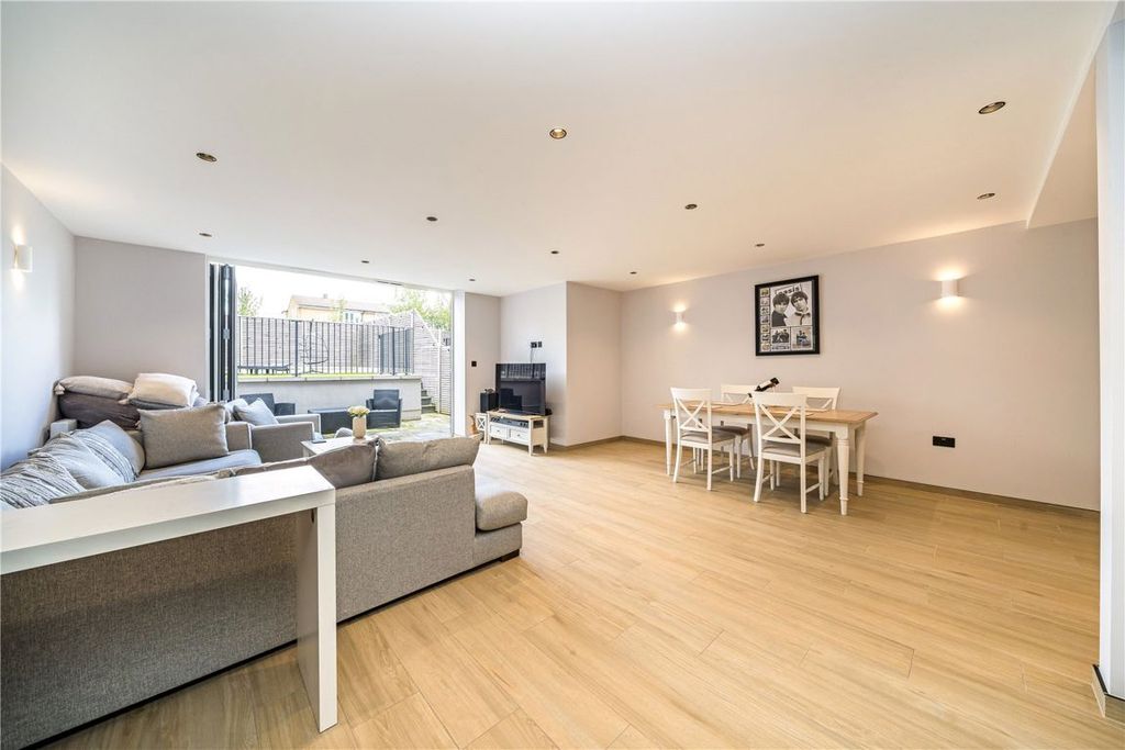 Property photo 3 of 7