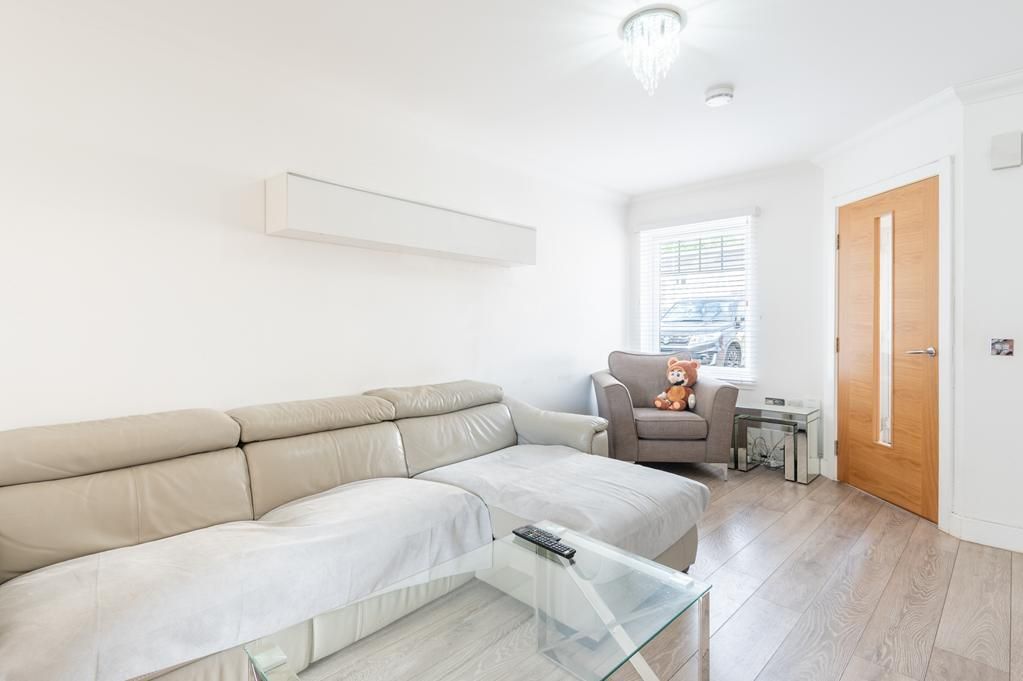 Property photo 3 of 15 Lev1367Pem Lounge.Jpg