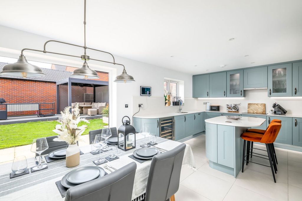 Property photo 2 of 31