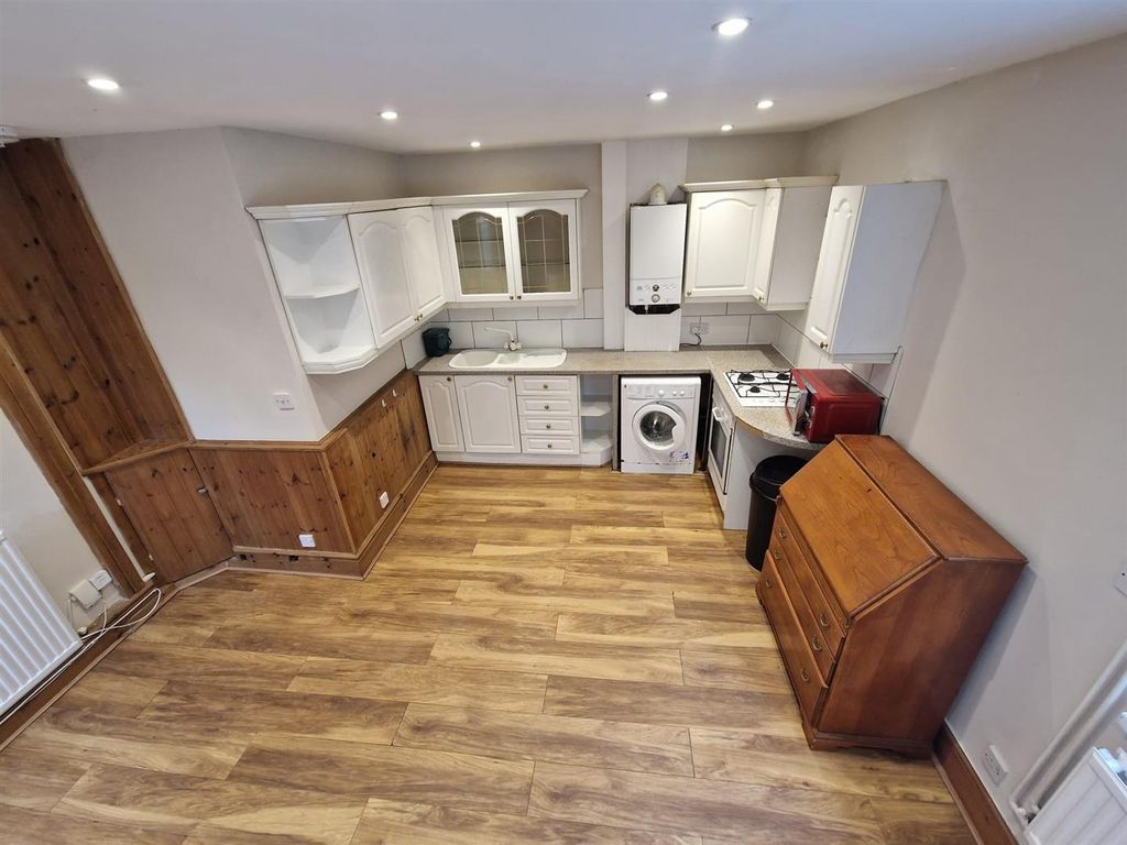 Property photo 2 of 14 Whatsapp Image 2025-10-06 At 14.01.23_468B6A78.Jpg