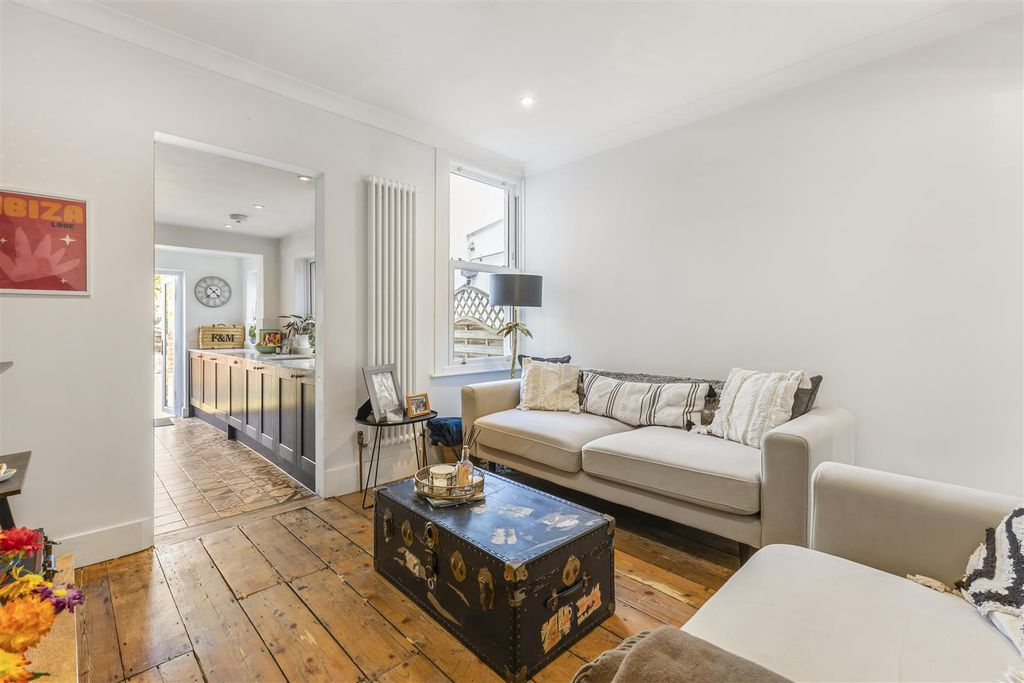 Property photo 3 of 12