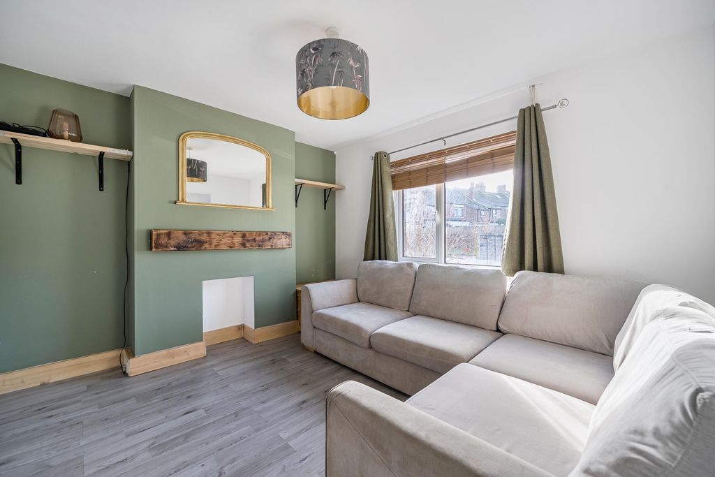 Property photo 2 of 13 Lounge