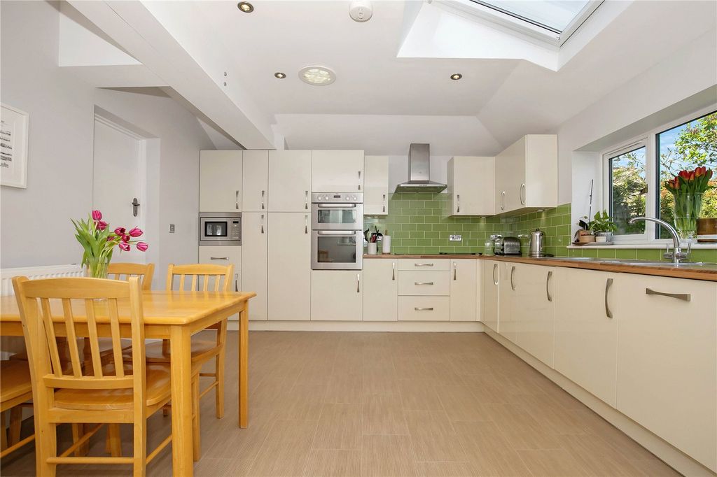 Property photo 2 of 27 Picture No. 26