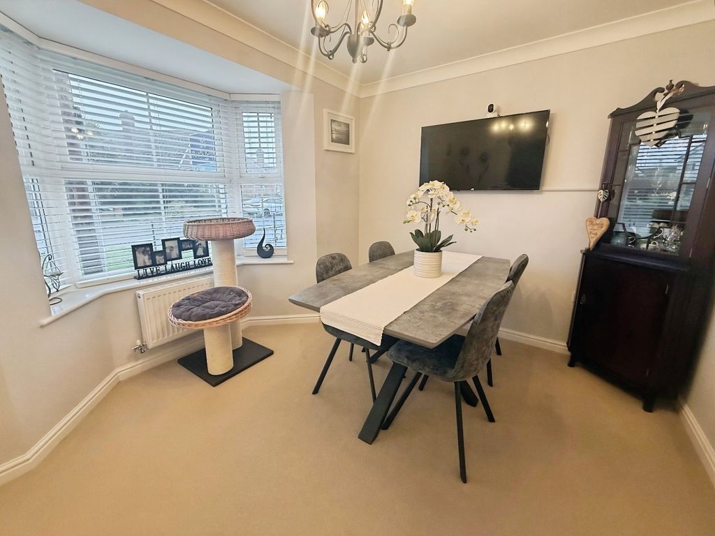 Property photo 3 of 22 Dining Room