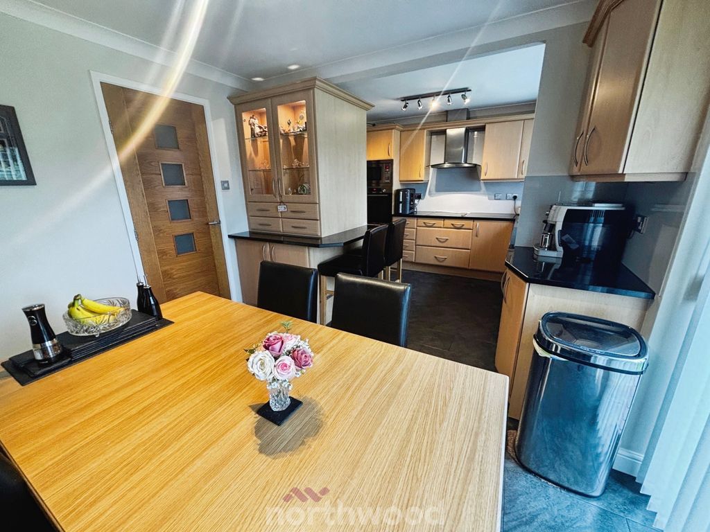 Property photo 3 of 42