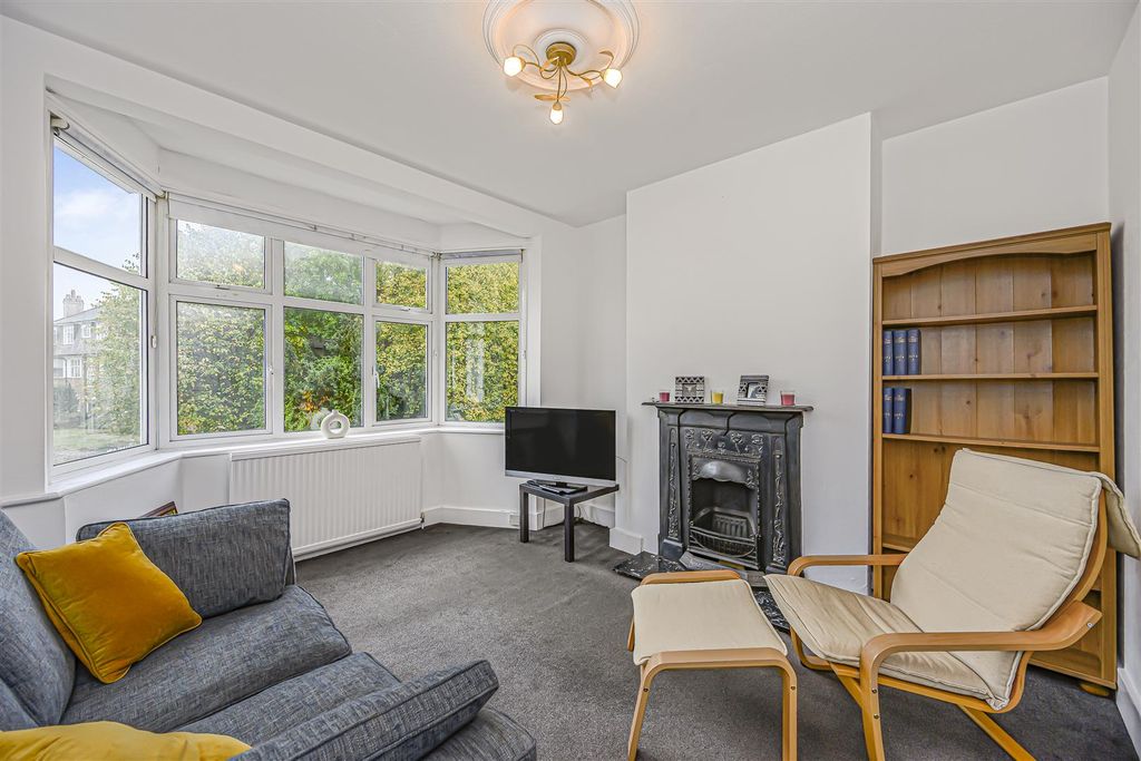 Property photo 2 of 14 53 Avondale Court-8.Jpg