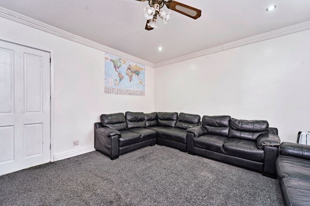 Property photo 2 of 18 Photography