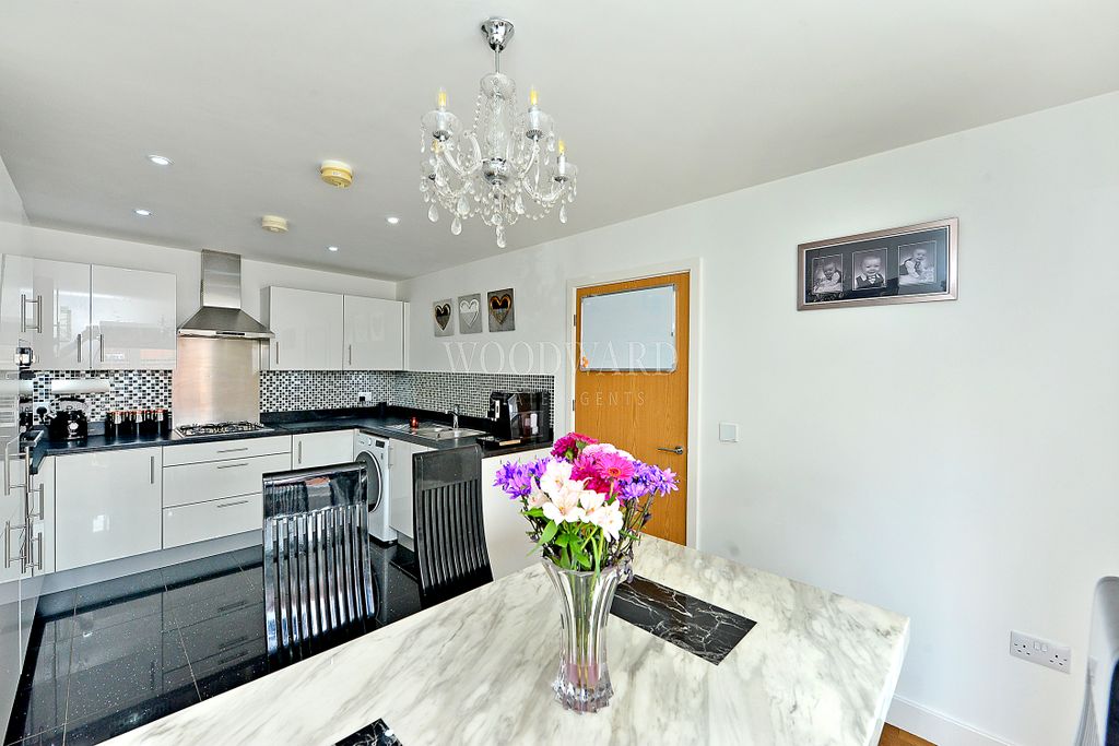 Property photo 2 of 26 Kitchen/Dining Room