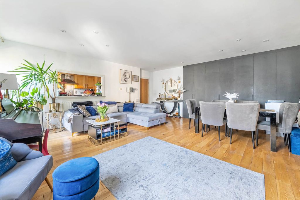 Property photo 2 of 19