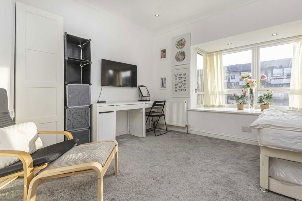 Property photo 2 of 4