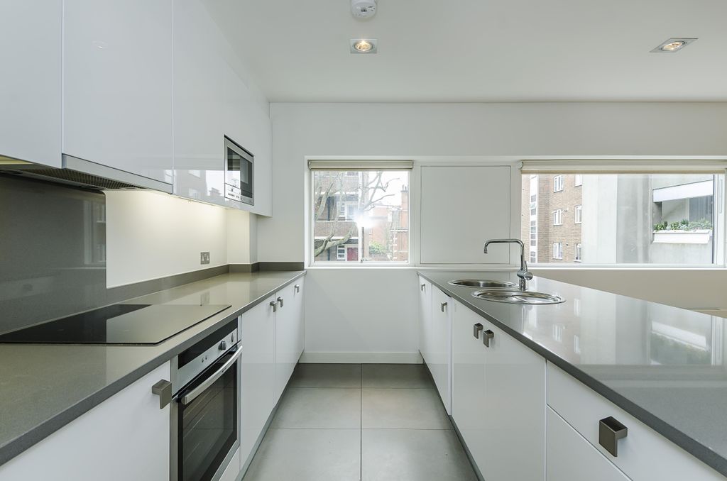 Property photo 2 of 11 Kitchen