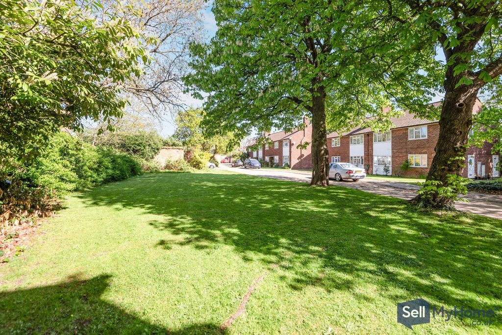 Property photo 3 of 20 Oaklands24Of27.Jpg