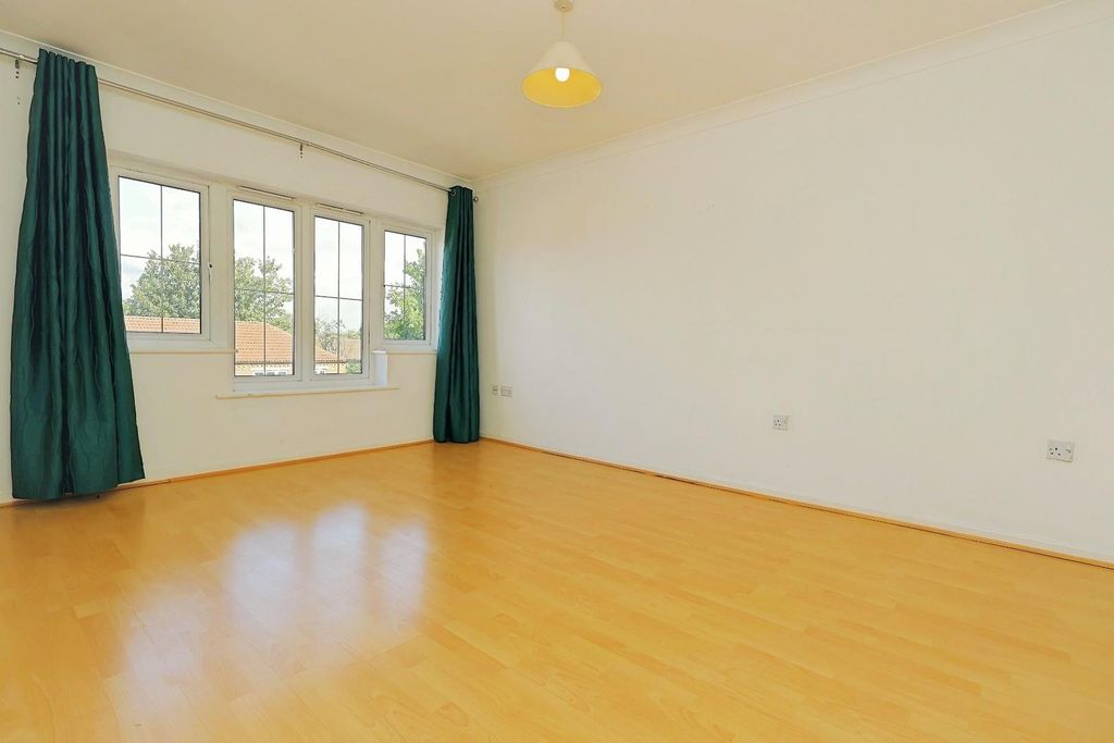 Property photo 3 of 11 Living Room