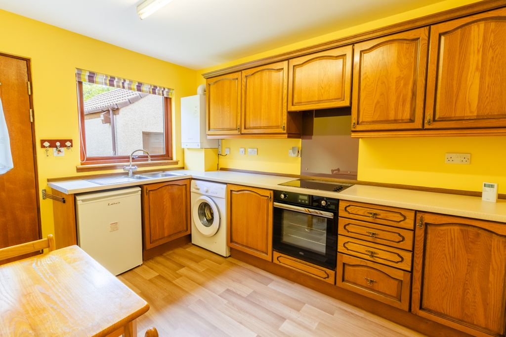 Property photo 2 of 21 Dining Kitchen