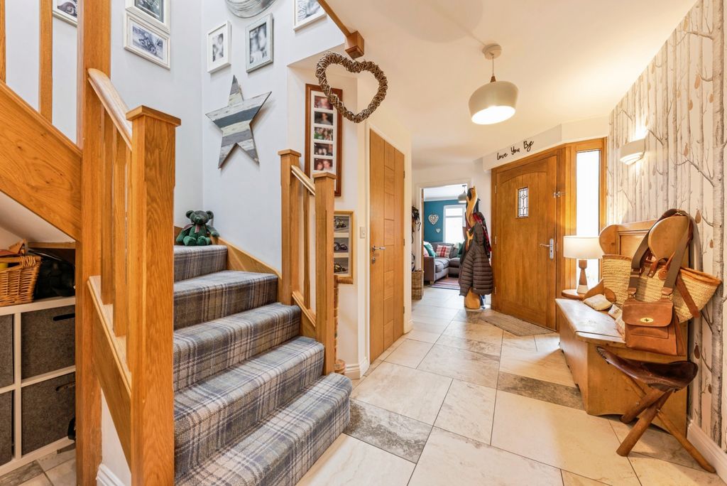 Property photo 3 of 25 65A_Beacon_Hill_Road-20