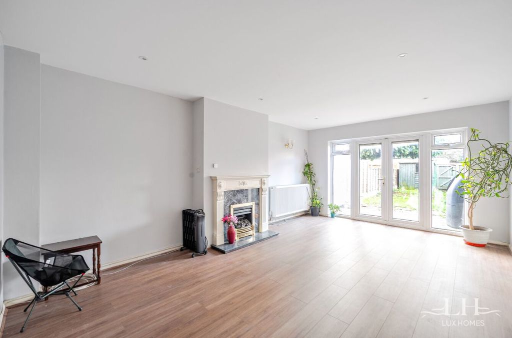 Property photo 2 of 20