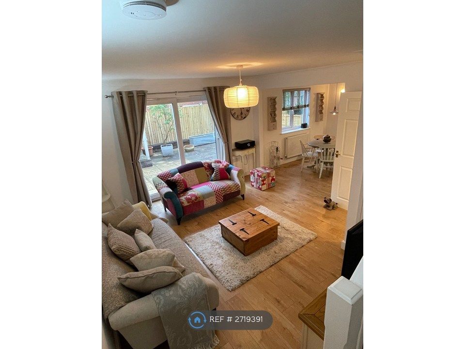 Property photo 3 of 19 Living Room