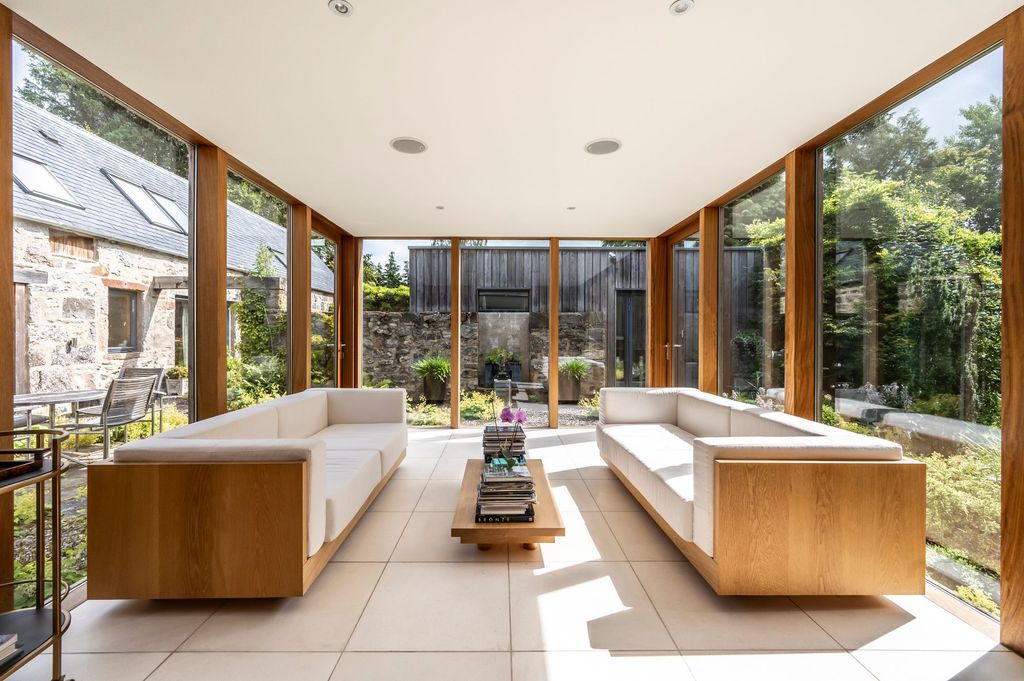 Property photo 3 of 33