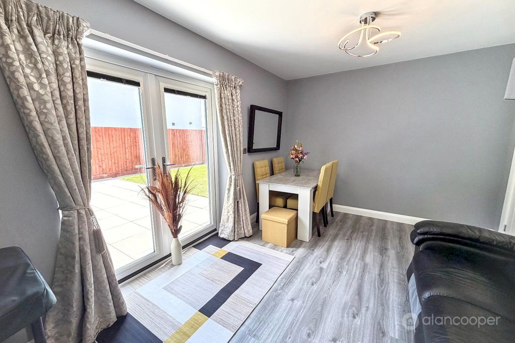 Property photo 3 of 31 5292545