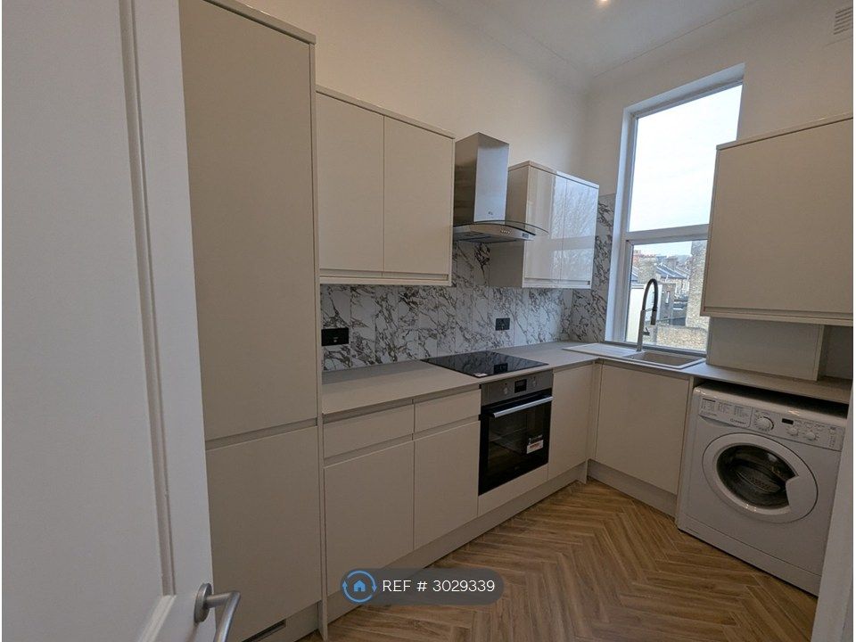 Property photo 2 of 31