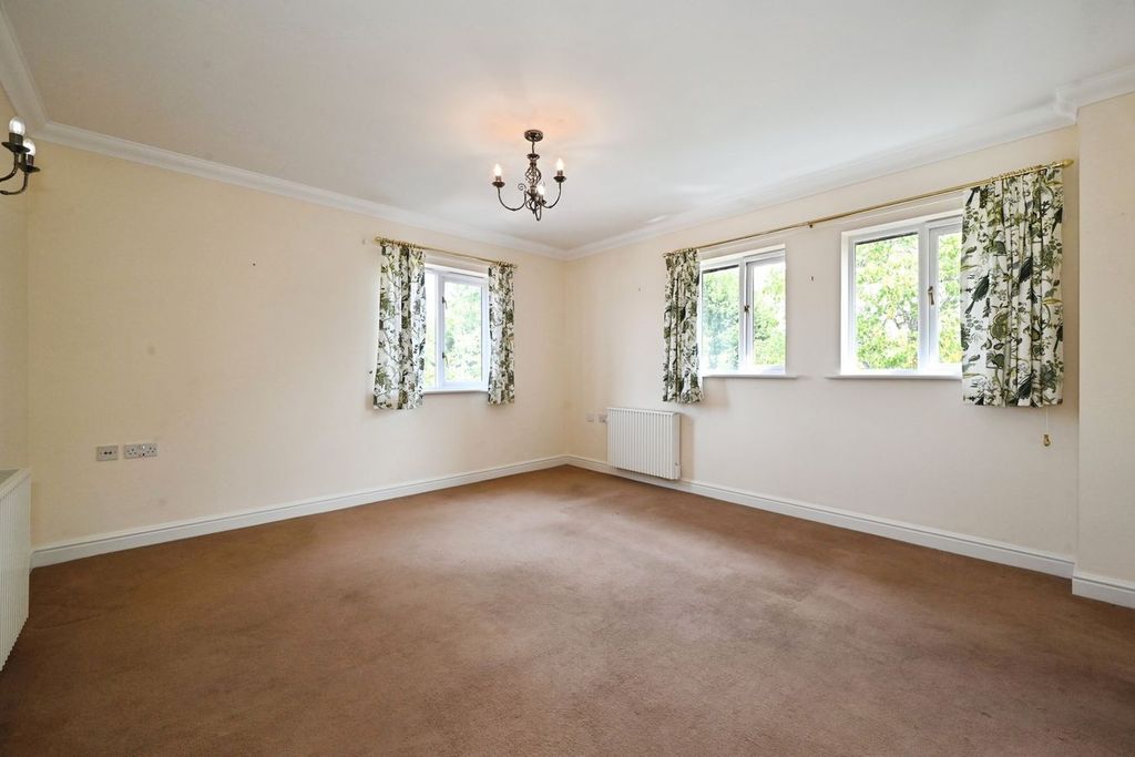 Property photo 2 of 18