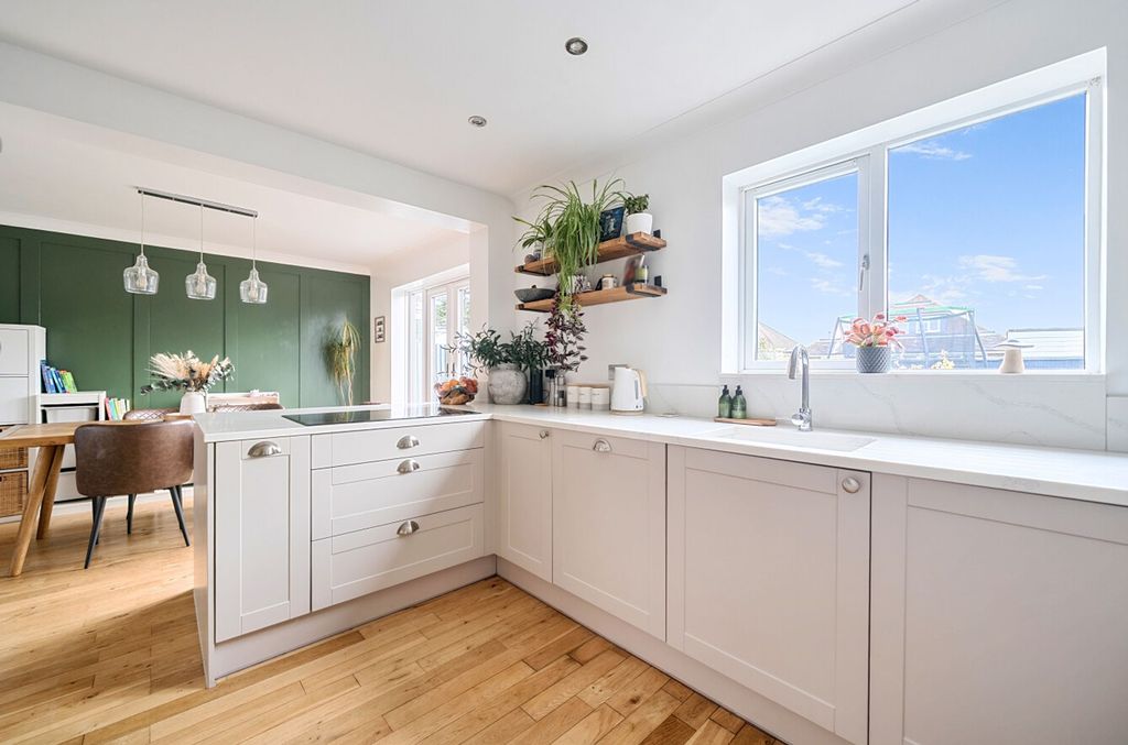 Property photo 2 of 24