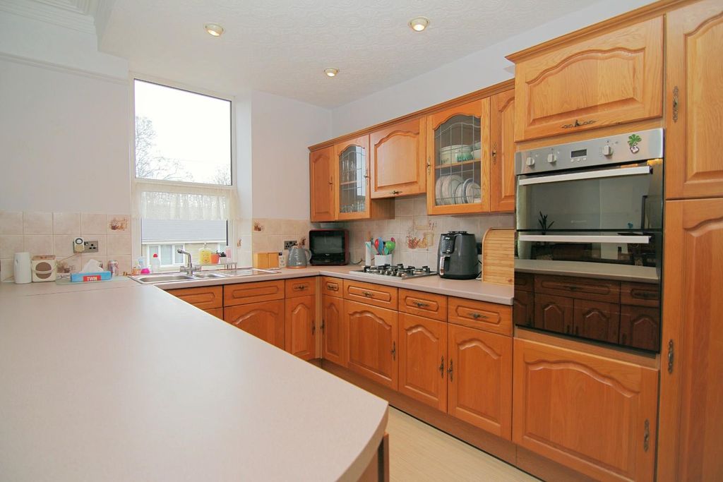 Property photo 2 of 24 Dining Kitchen