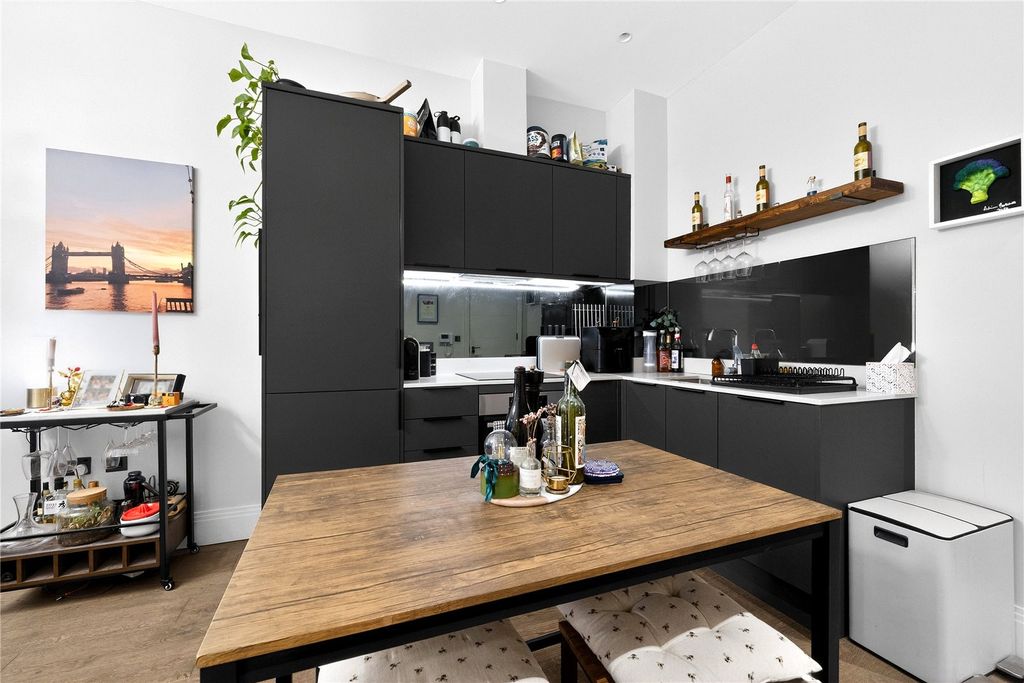 Property photo 2 of 20 Kitchen