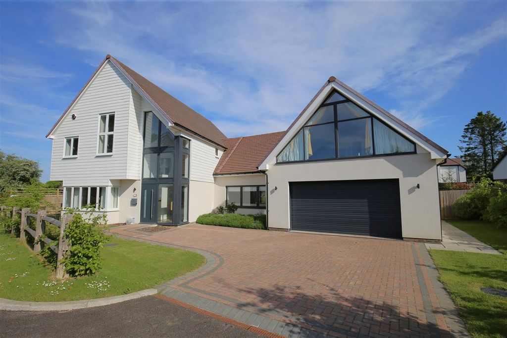 Property photo 1 of 21 Front External